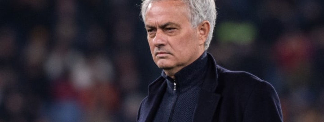 I tifosi della Roma salutano José Mourinho con le canzoni più sincere